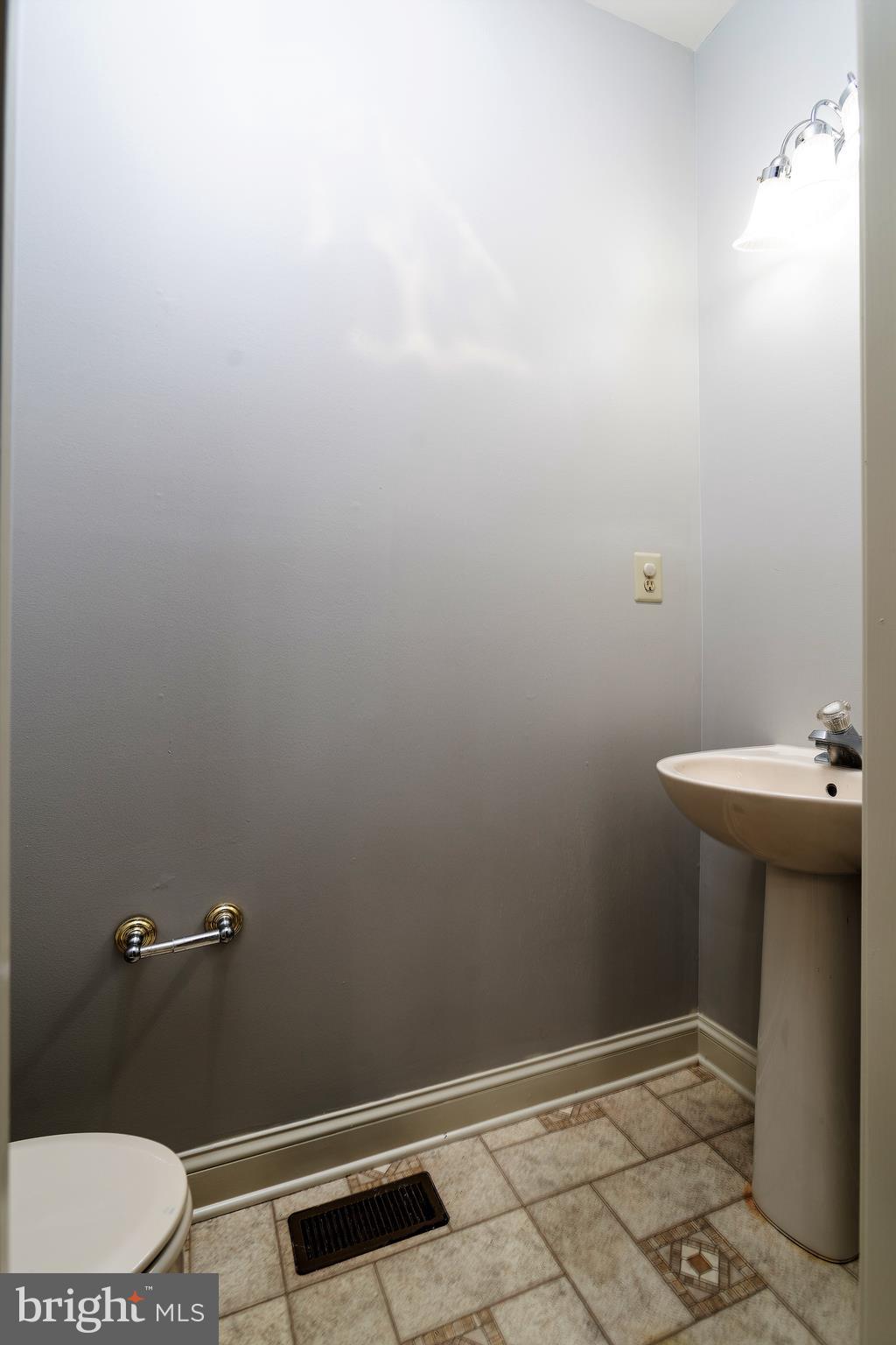5 Granville Way Exton, PA 19341 - Photo 14 of 26 Powder Room