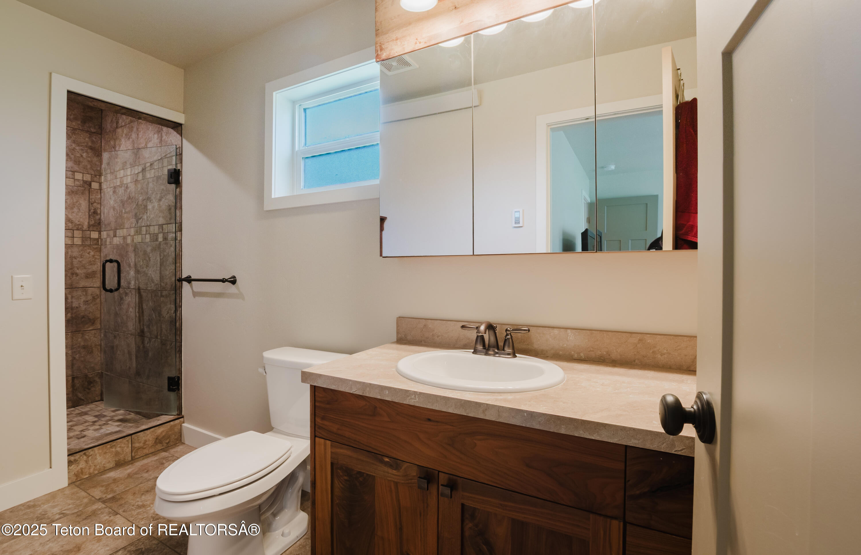 222 River Bench Road Alpine, WY 83128 - Photo 11 of 28 primary bath