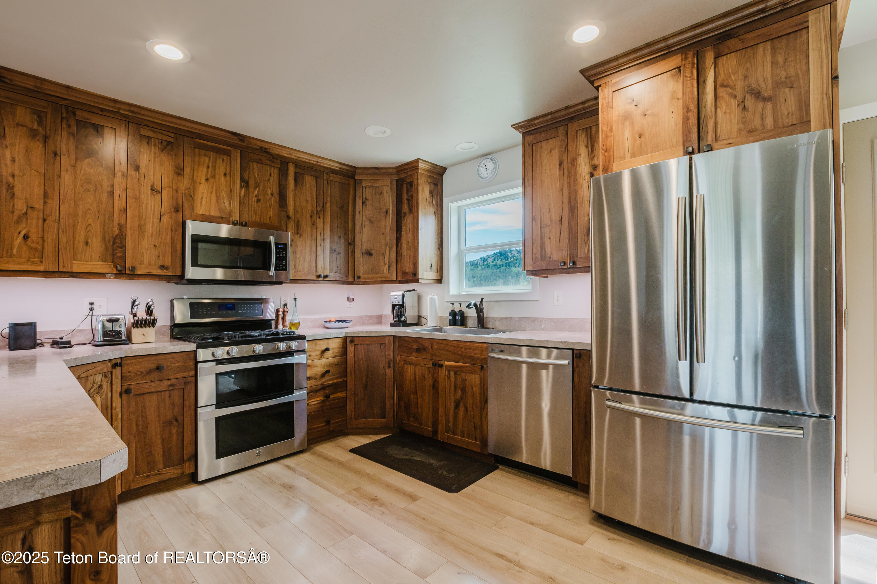 222 River Bench Road Alpine, WY 83128 - Photo 5 of 28 kithchen