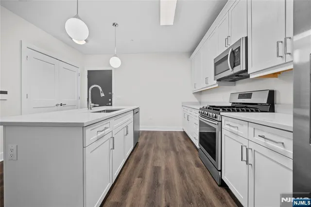 $3,450 | 313 Woodland Place, Unit 207, Leonia, NJ 07605