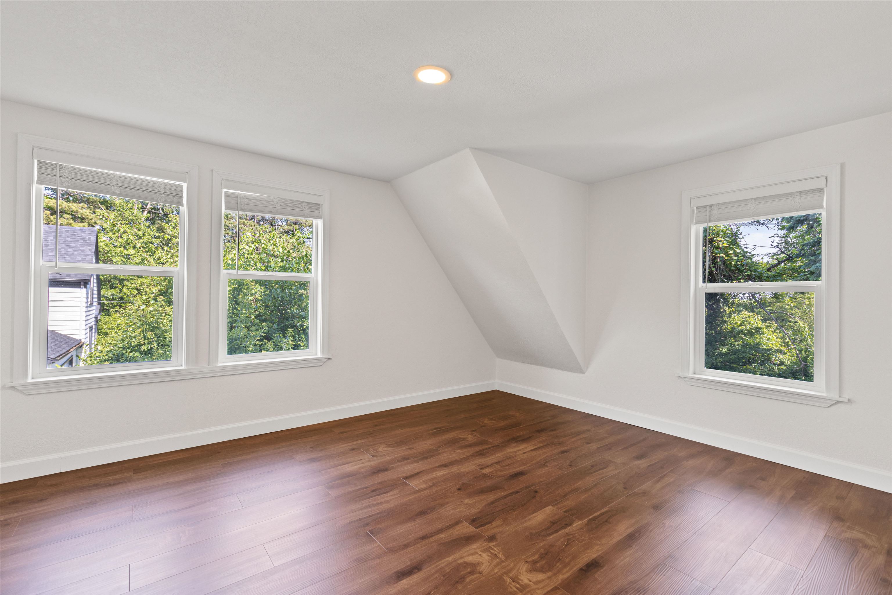 7330 Olde Creek Road Rockford, IL 61114 - Photo 12 of 20 an empty room with wooden floor and windows