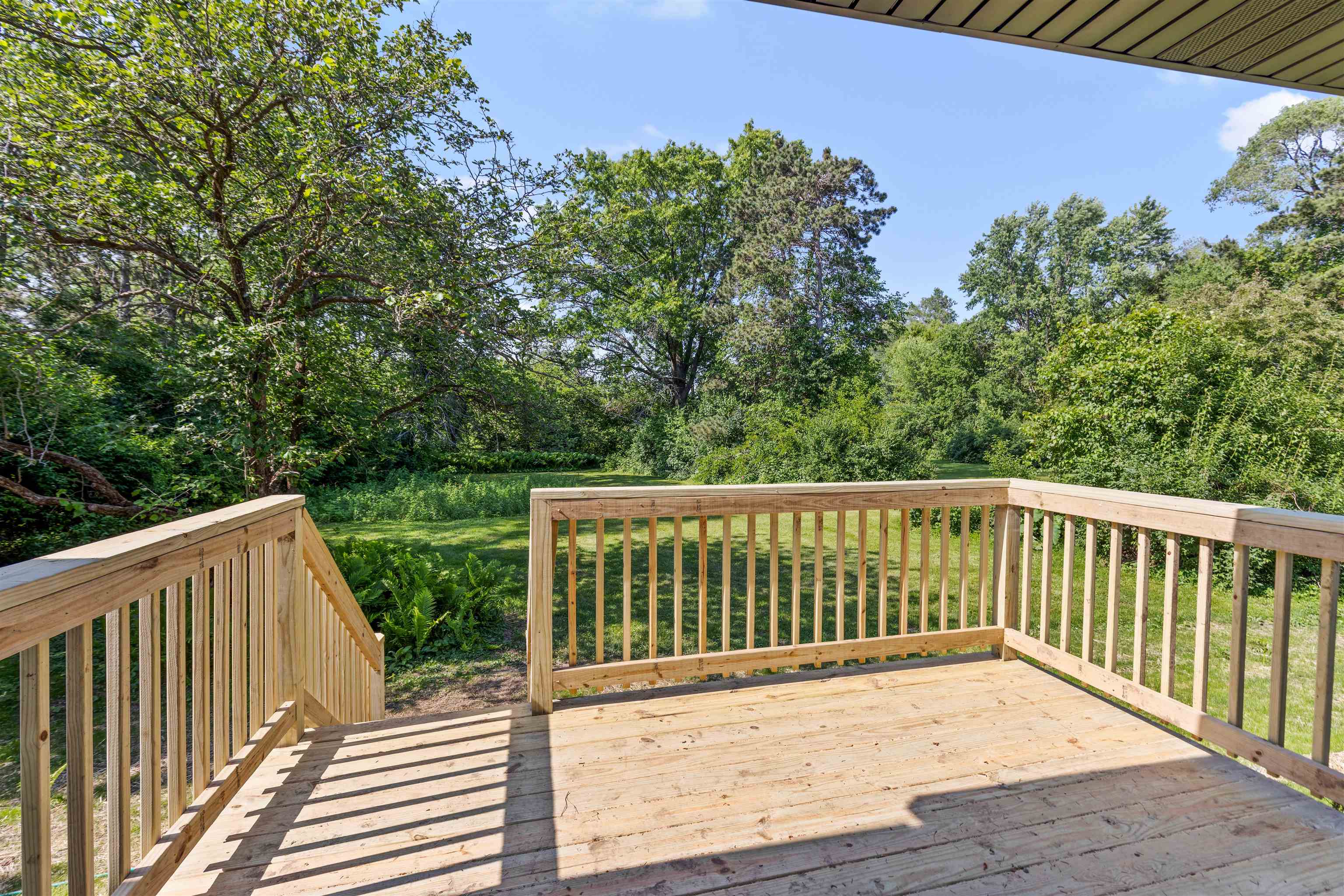 7330 Olde Creek Road Rockford, IL 61114 - Photo 10 of 20 a view of balcony with wooden floor and fence