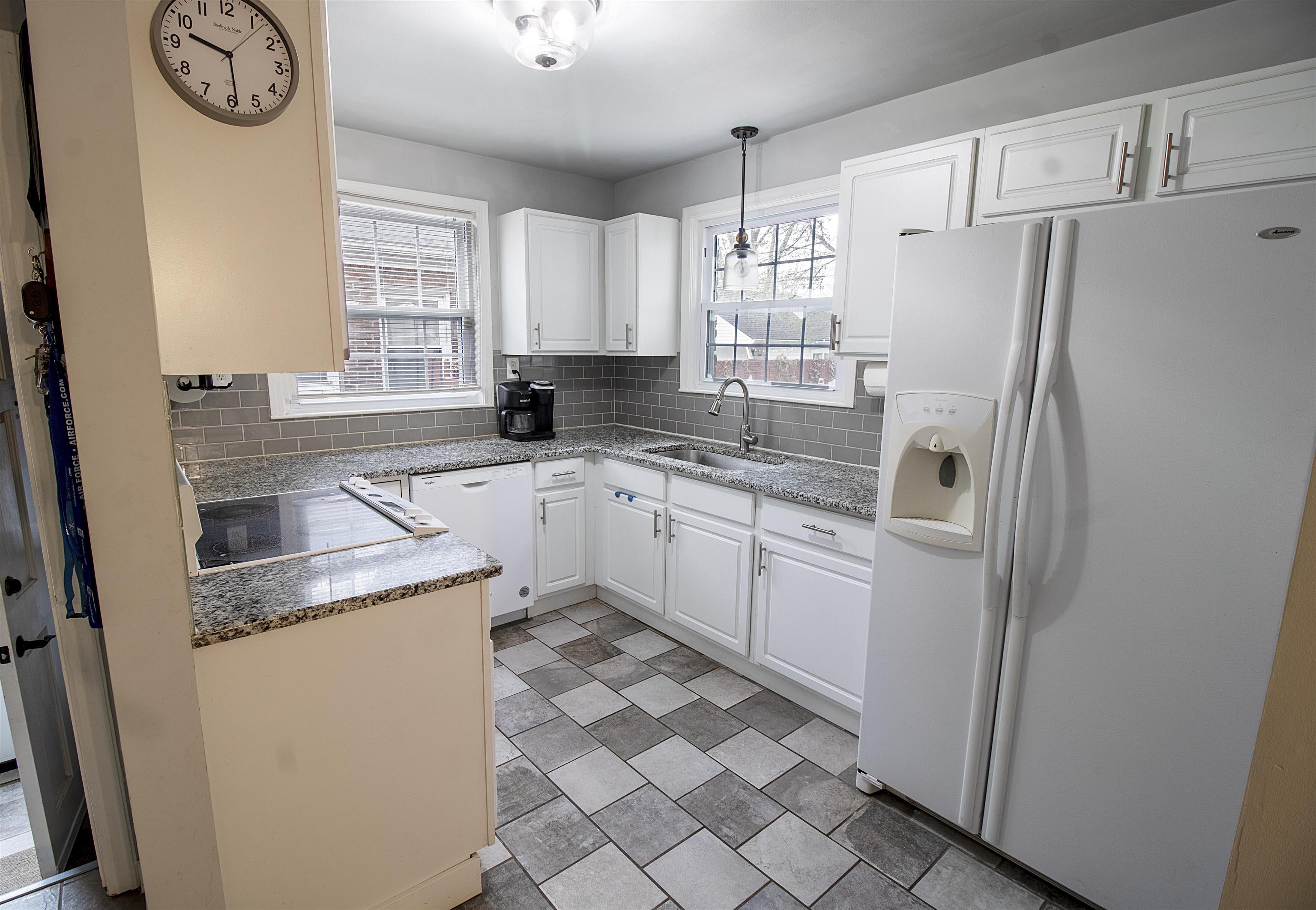 1440 Vernier Road Grosse Pointe Woods, MI 48236 - Photo 18 of 39