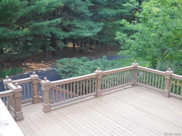 2828 Chilson Road Howell, MI 48843 - Photo 9 of 79 17 x 23 lower deck to driveway
