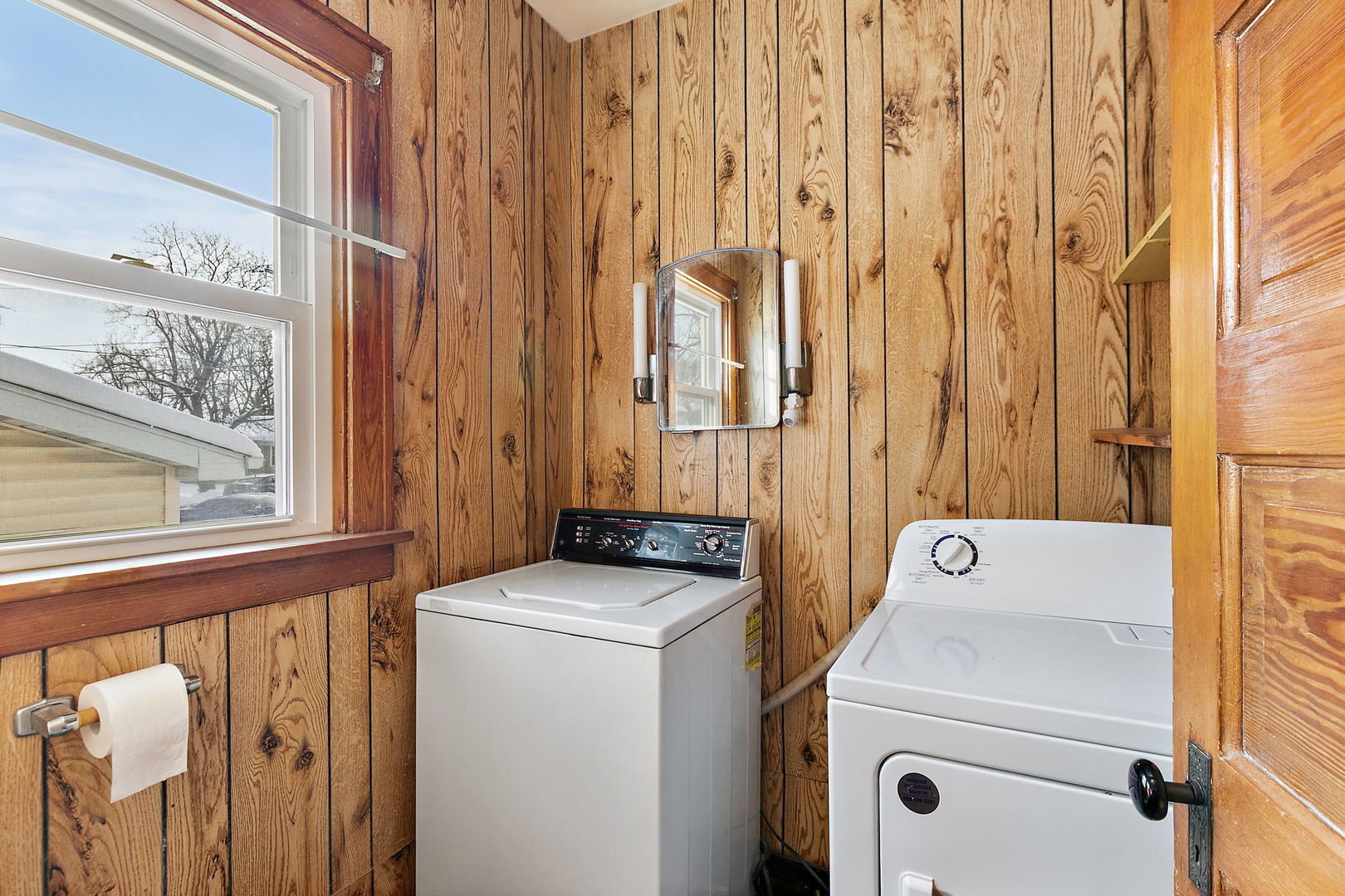 844 South 1st Street DeKalb, IL 60115 - Photo 13 of 26 a utility room with dryer and washer