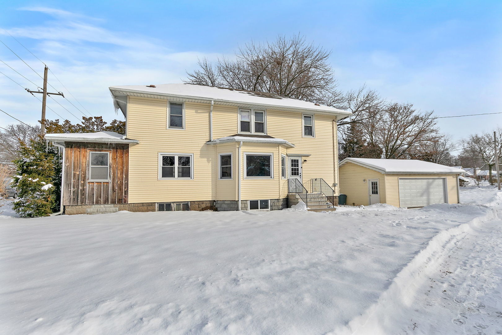 844 South 1st Street DeKalb, IL 60115 - Photo 2 of 26 a view of a house with a patio