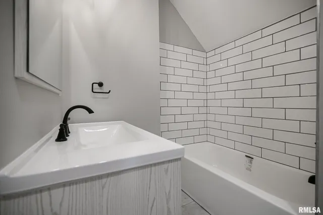 $169,900 | 1304 Royal Avenue, Pekin, IL 61554