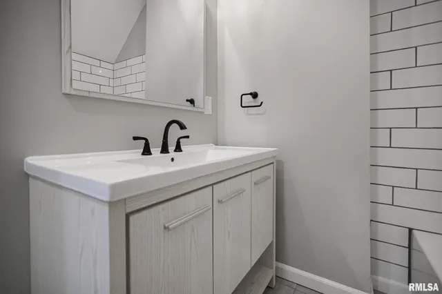 $169,900 | 1304 Royal Avenue, Pekin, IL 61554