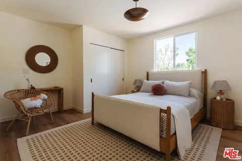 $1,350,000 | 22060 Independencia Street, Woodland Hills, CA 91364
