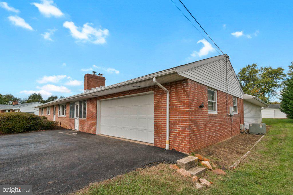 2902 Ashwood Road Fallston, MD 21047 - Photo 4 of 44