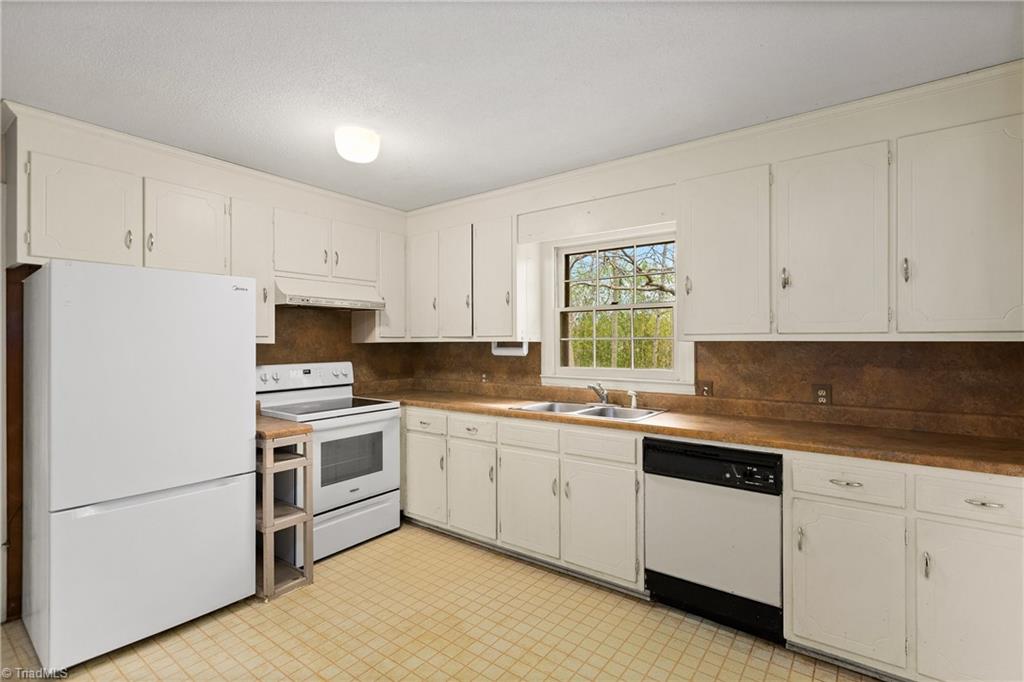 1603 7 Oaks Place High Point, NC 27265 - Photo 11 of 36