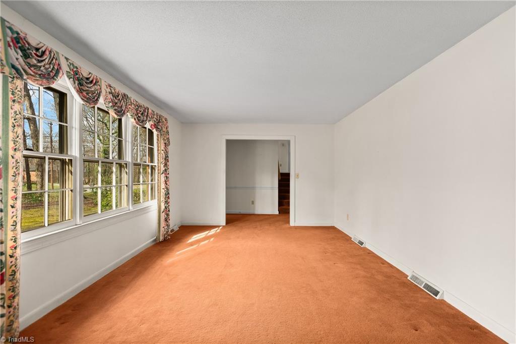 1603 7 Oaks Place High Point, NC 27265 - Photo 7 of 36
