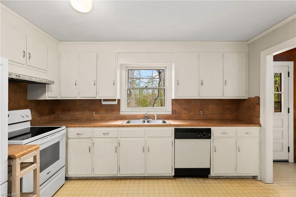 1603 7 Oaks Place High Point, NC 27265 - Photo 10 of 36