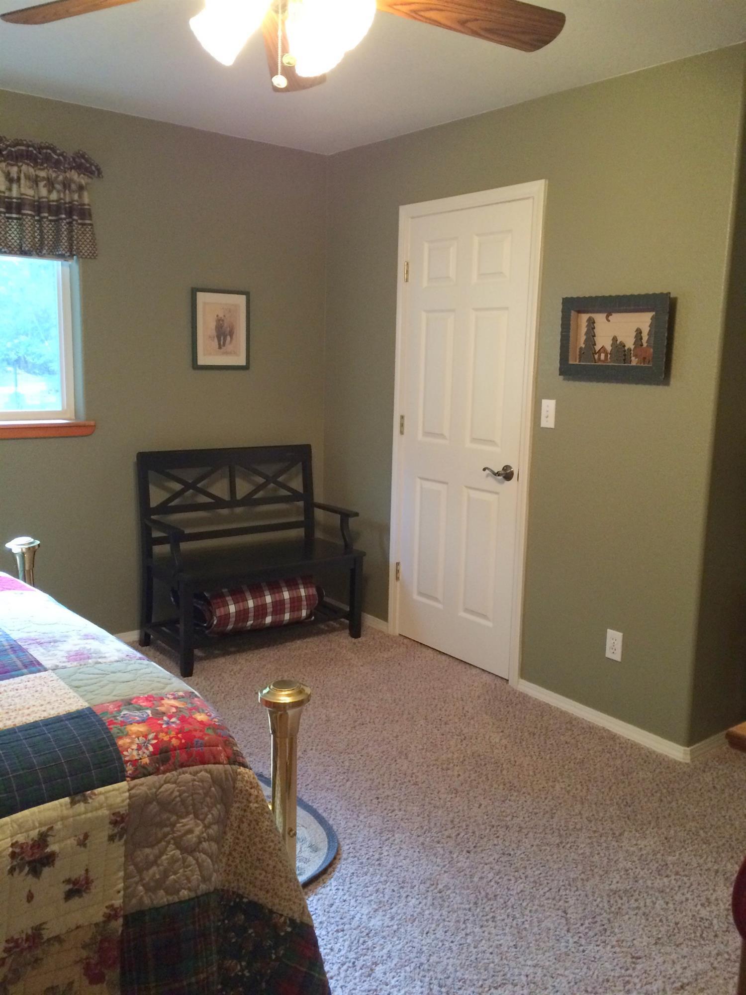 435 South Old Stage Road Cave Junction, OR 97523 - Photo 12 of 22 Master bedroom, walk in closet ceiling