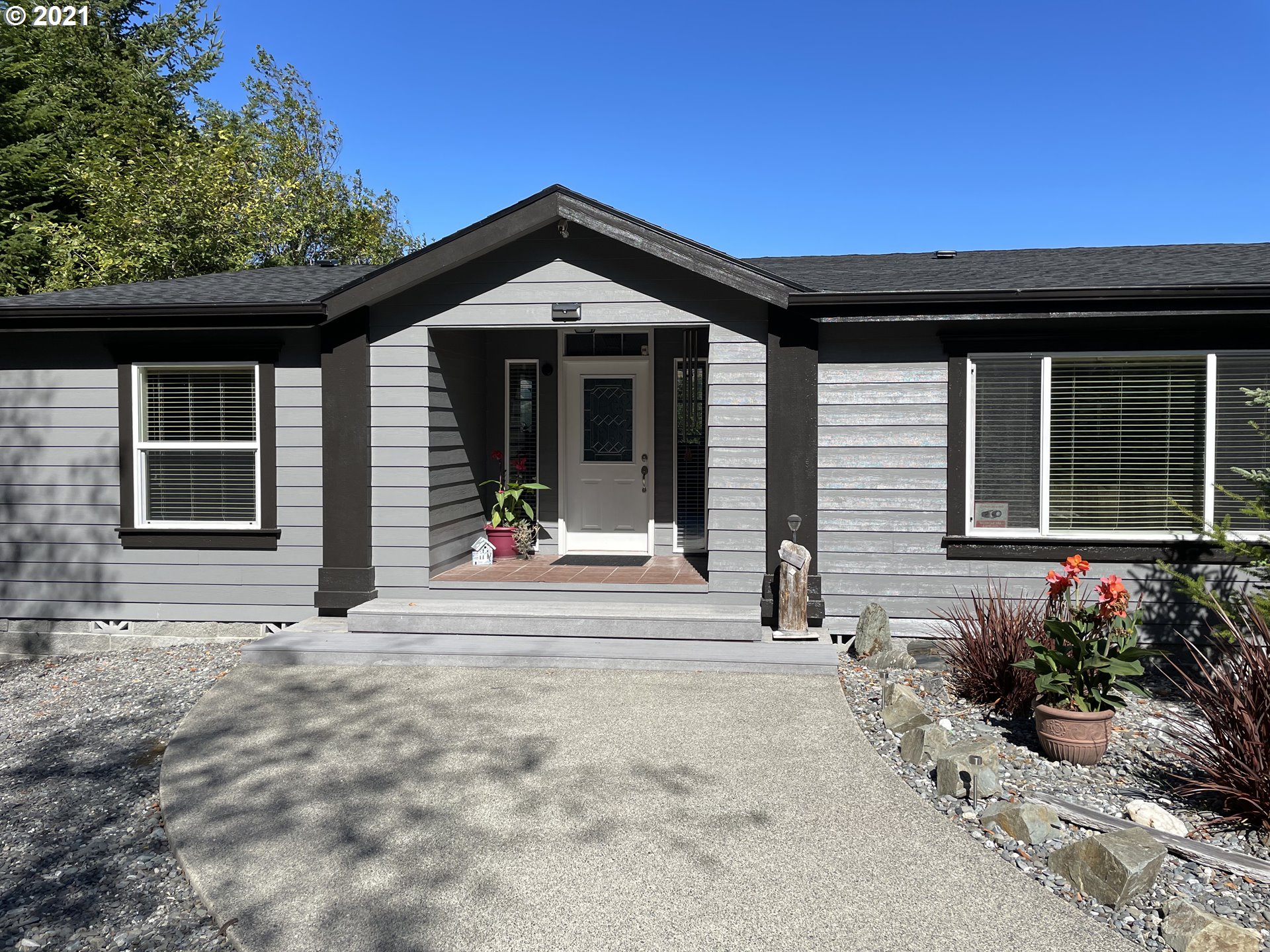 94892 Jerry's Flat Road Gold Beach, OR 97444 - Photo 4 of 32 Gallery Image 4