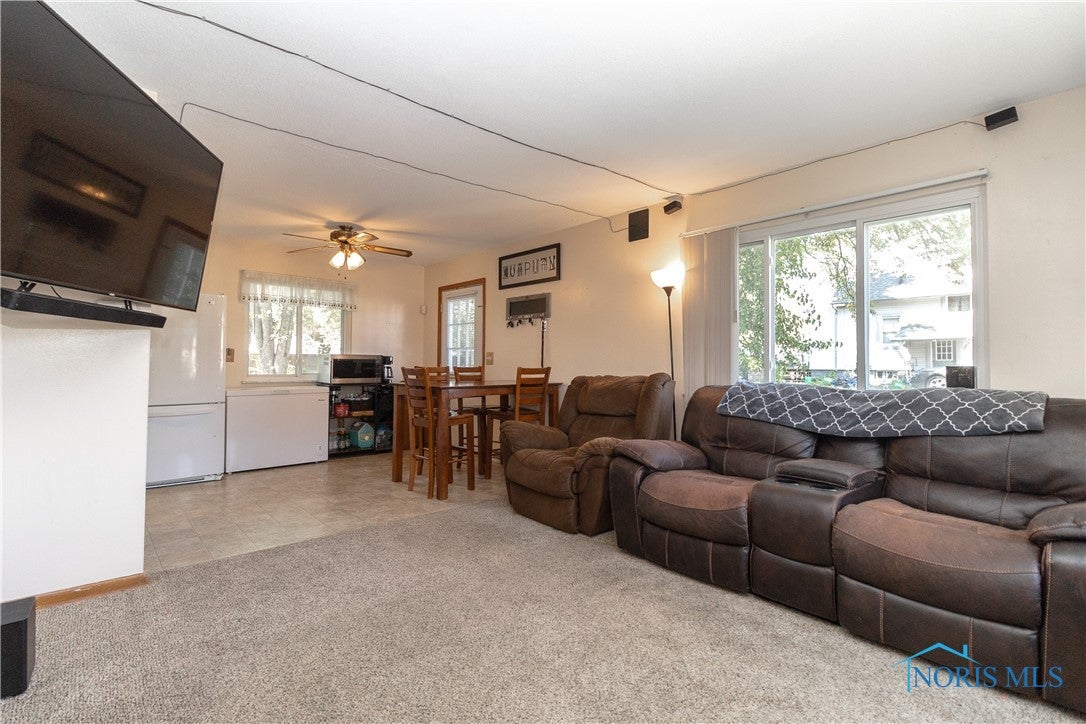 1116 Cresceus Road Oregon, OH 43616 - Photo 9 of 30 Living room view 2