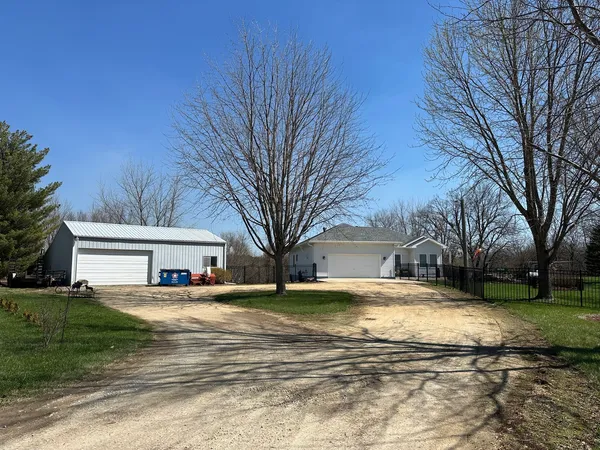 $390,000 | 18760 Hillside Road, Morrison, IL 61270
