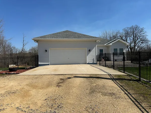 $390,000 | 18760 Hillside Road, Morrison, IL 61270
