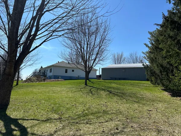 $390,000 | 18760 Hillside Road, Morrison, IL 61270