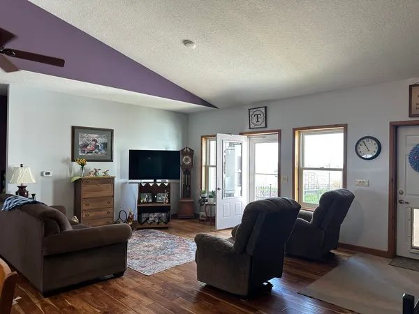 $390,000 | 18760 Hillside Road, Morrison, IL 61270