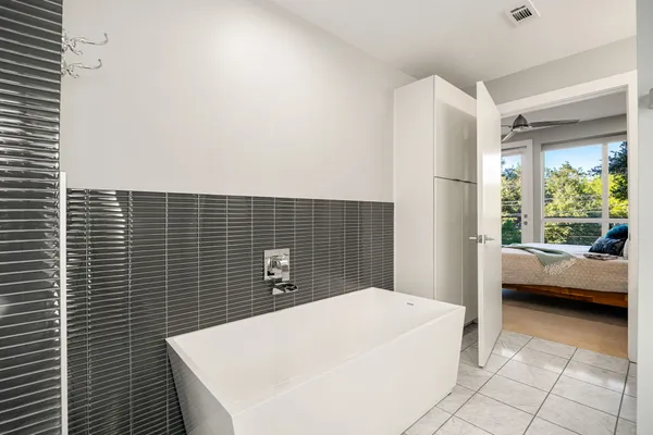 $1,100,000 | 2003 Wilson Street, Unit 5, Austin, TX 78704