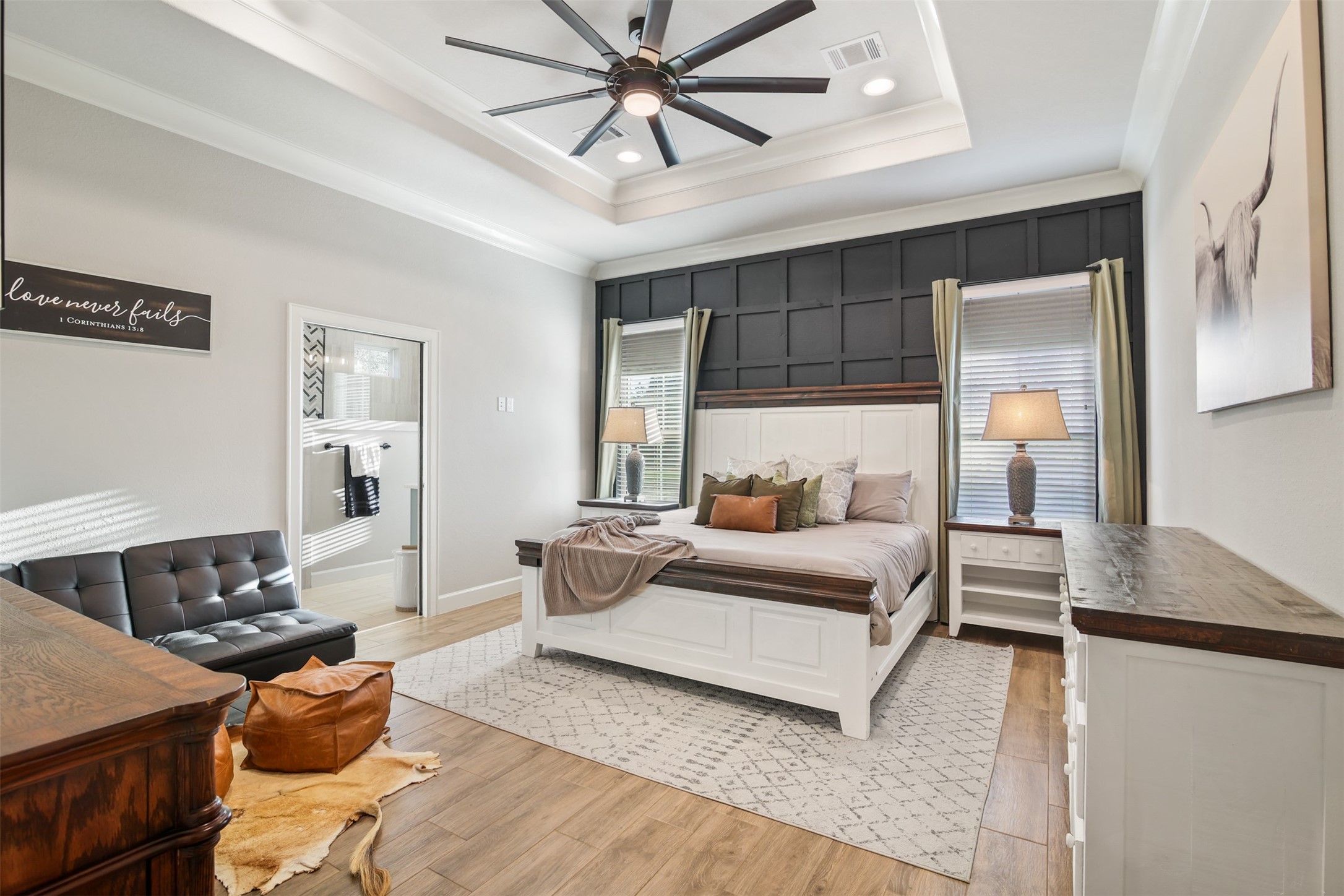 4219 Cross Cut Cleveland, TX 77328 - Photo 11 of 34 a living room with furniture and a chandelier