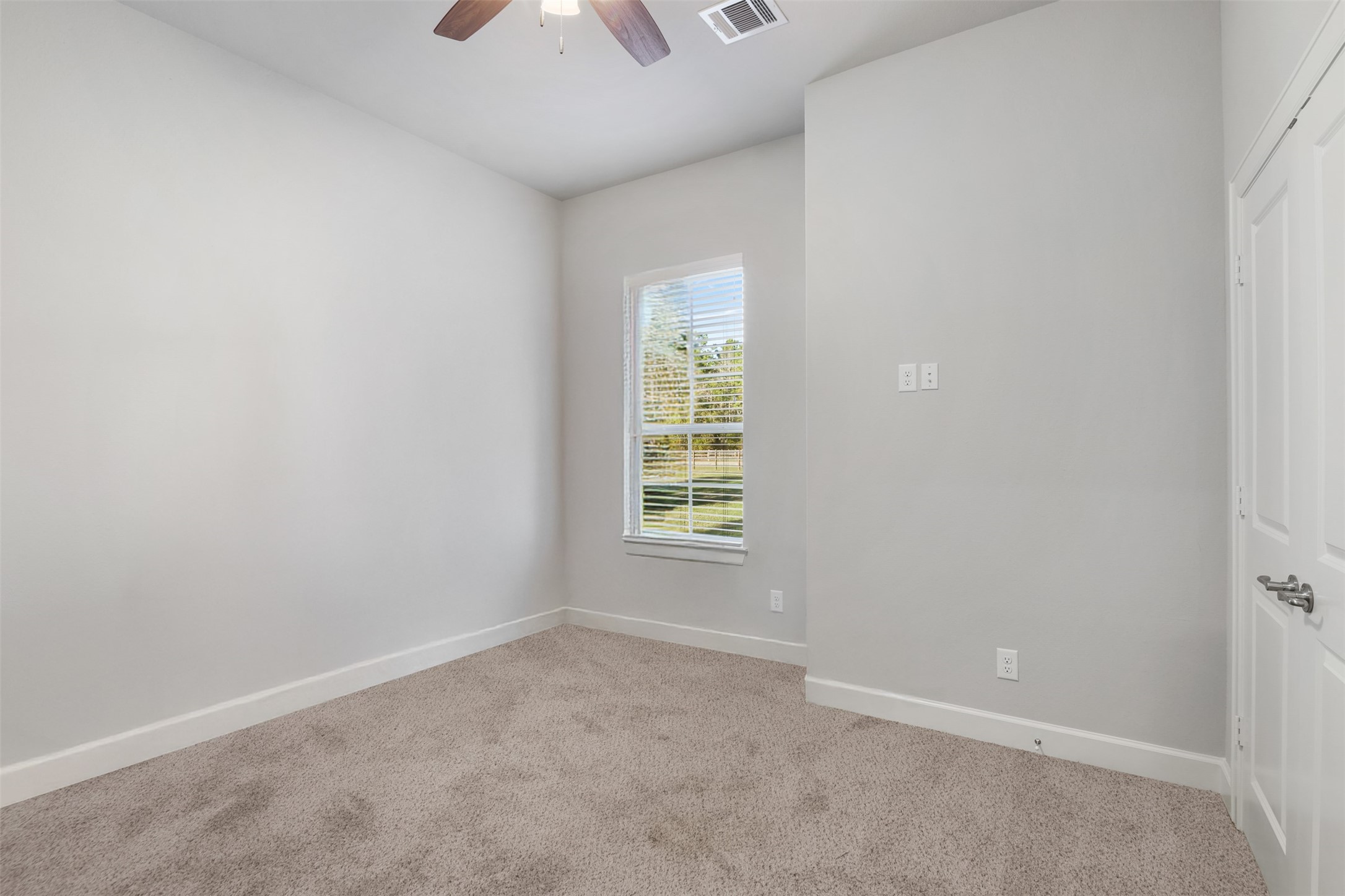 4219 Cross Cut Cleveland, TX 77328 - Photo 18 of 34 an empty room with a window