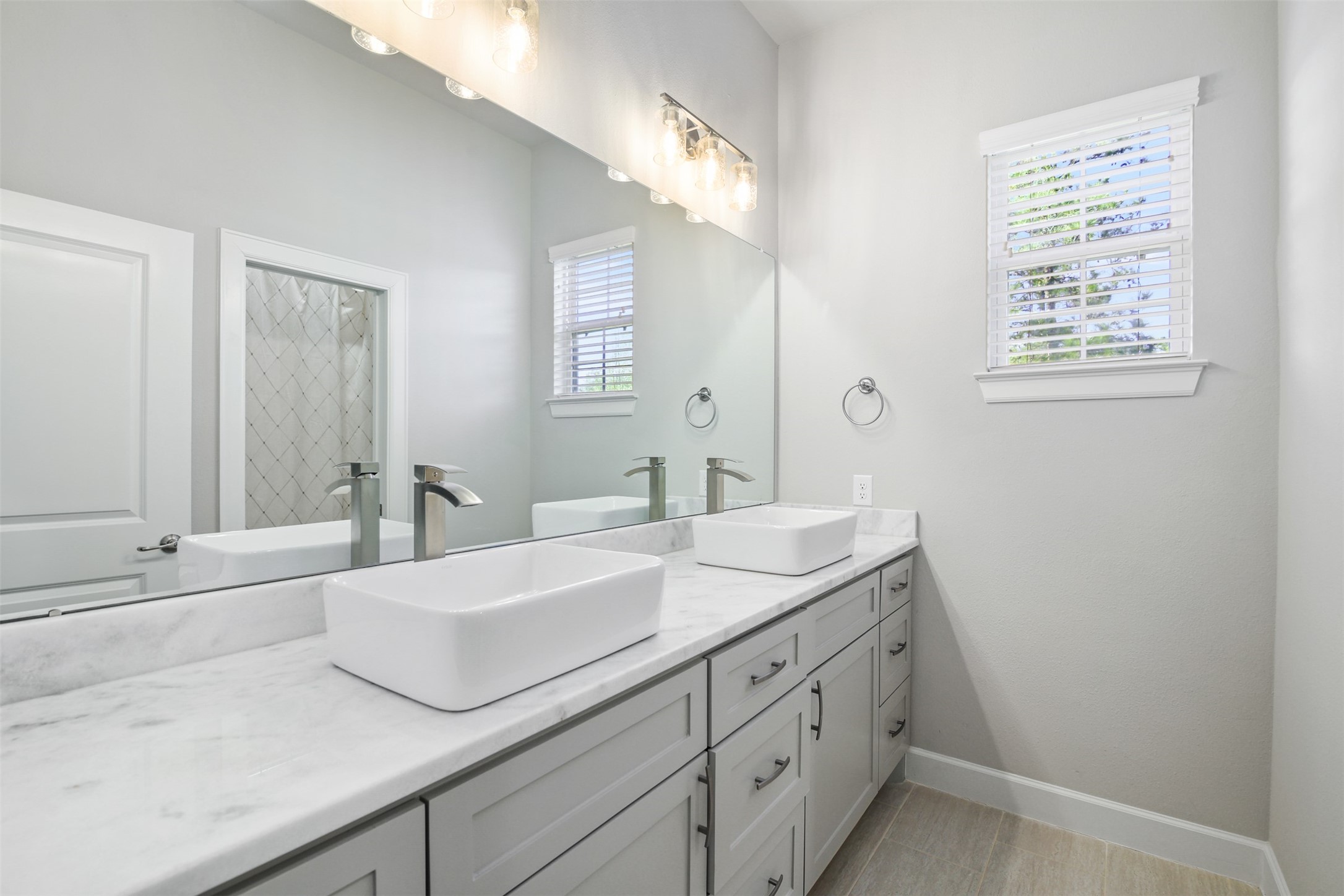 4219 Cross Cut Cleveland, TX 77328 - Photo 19 of 34 a bathroom with a sink and a mirror