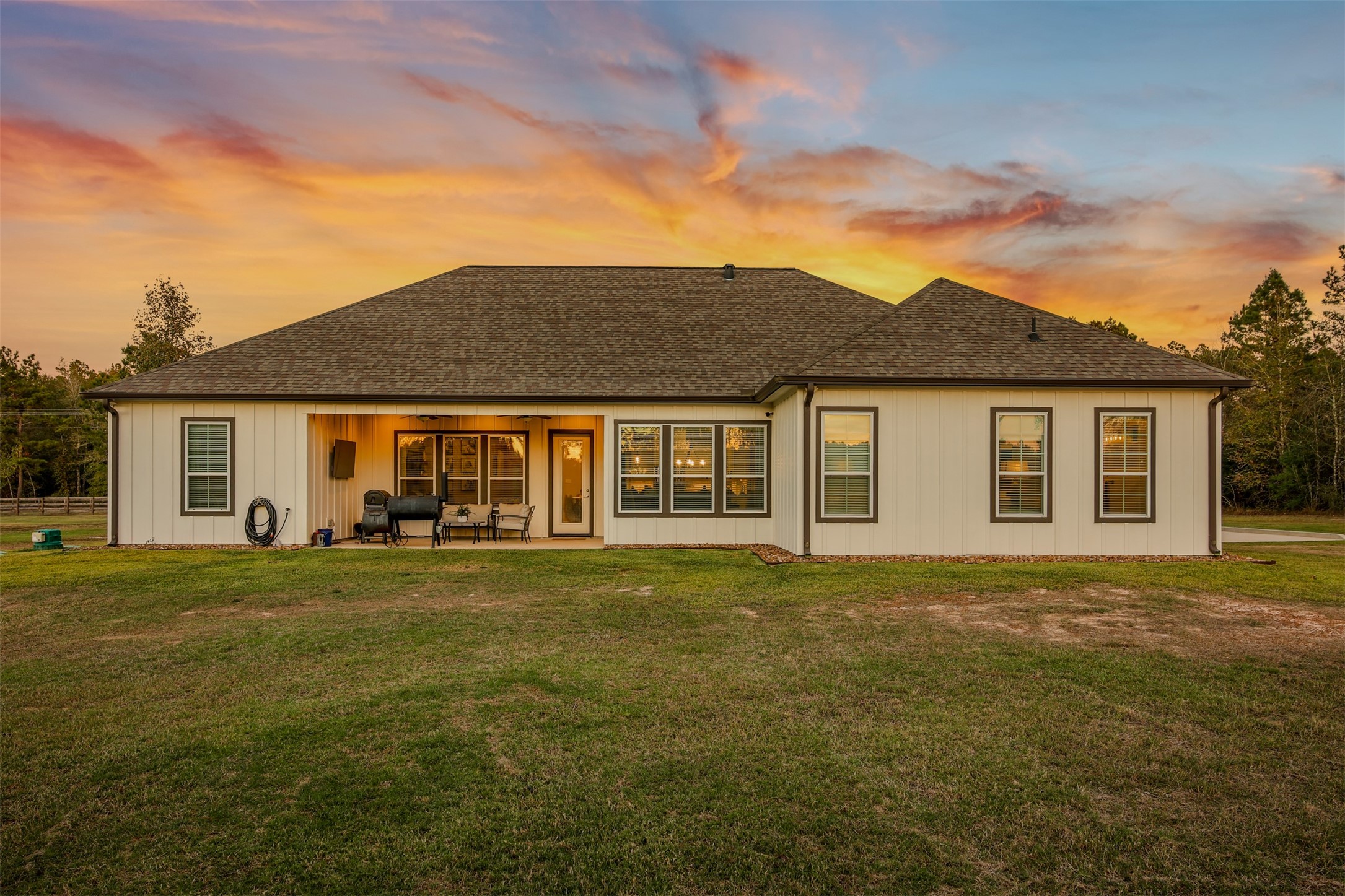 4219 Cross Cut Cleveland, TX 77328 - Photo 24 of 34 a front view of a house with a garden