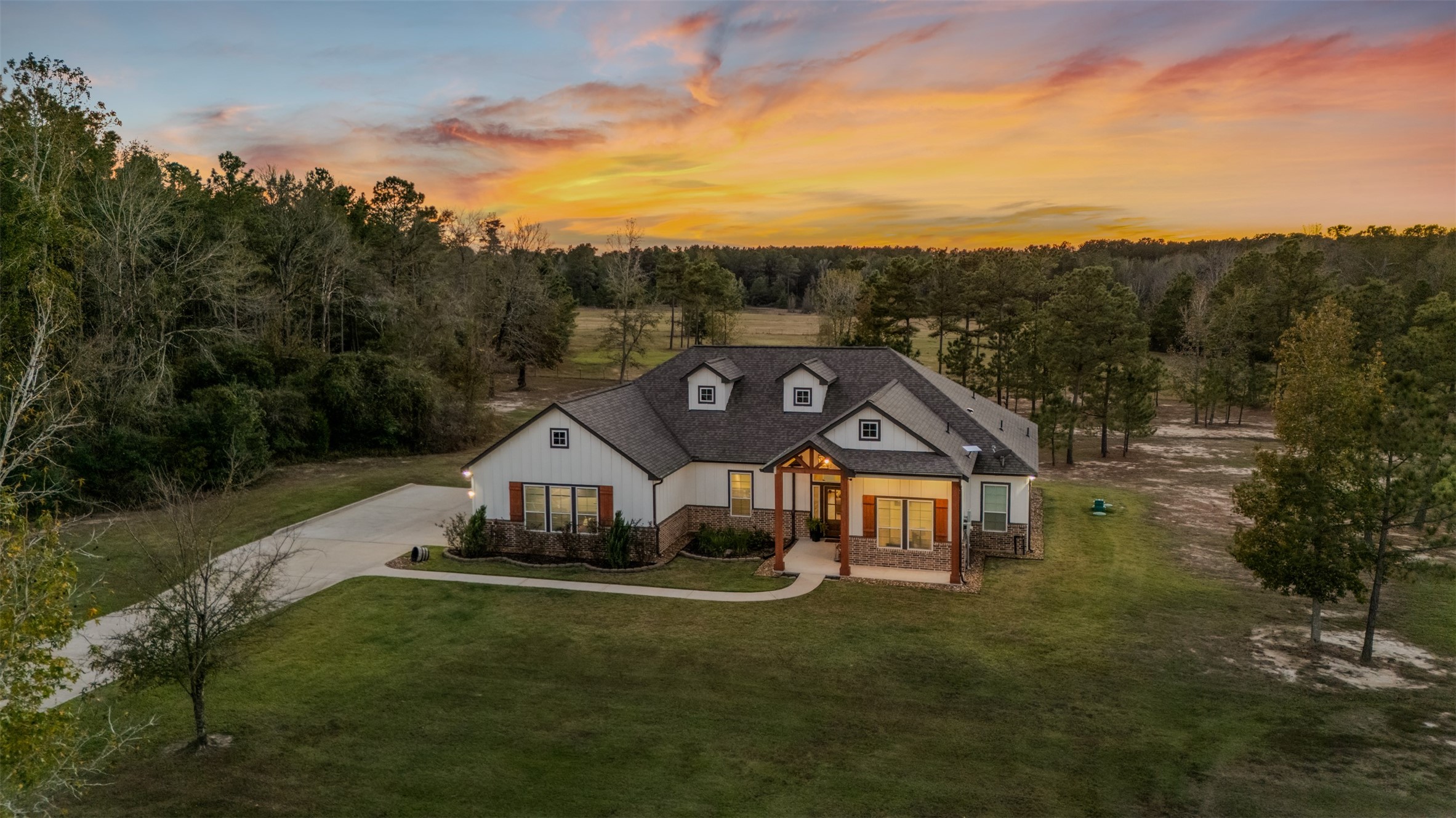 4219 Cross Cut Cleveland, TX 77328 - Photo 30 of 34 a view of a big house with a big yard and large trees