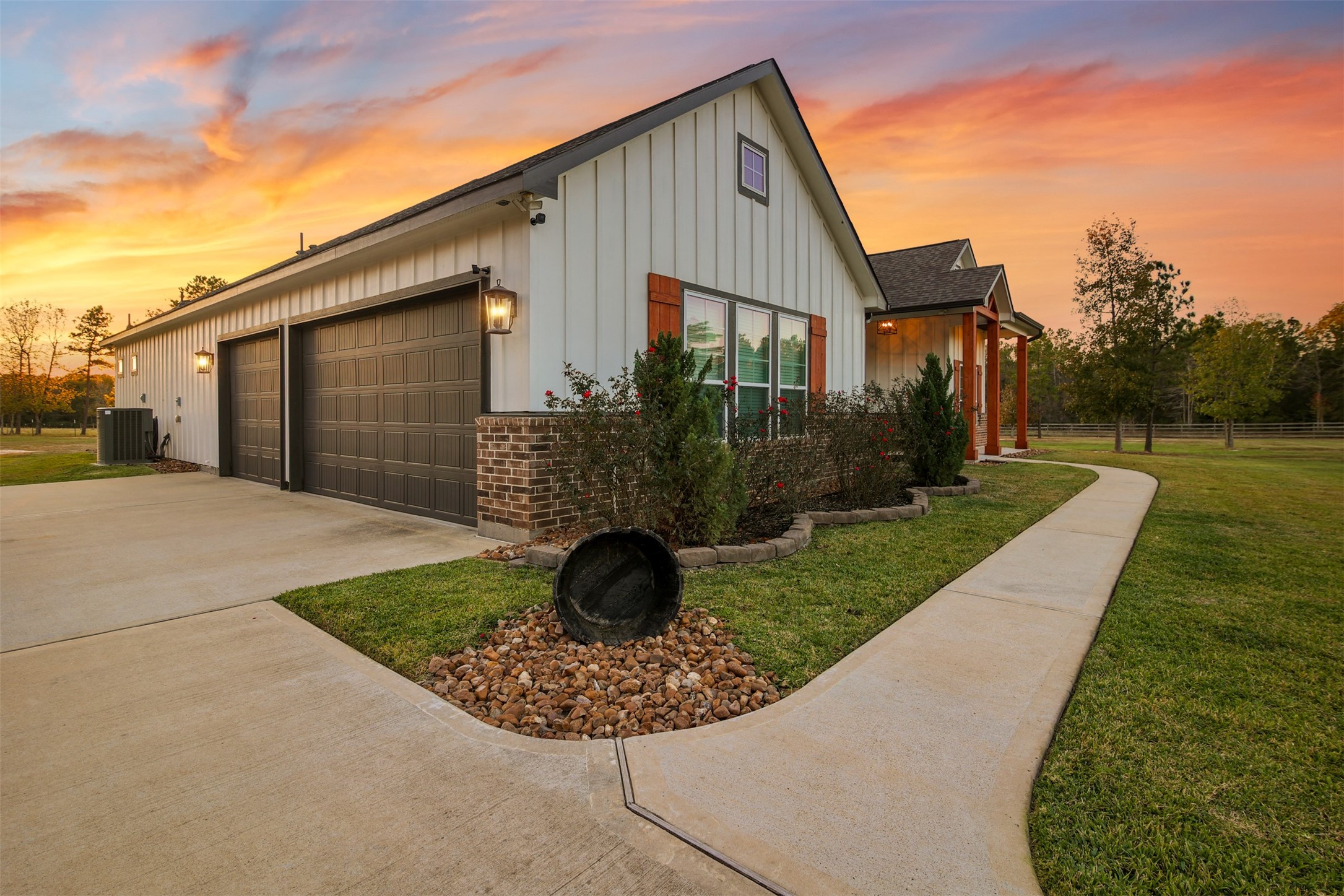 4219 Cross Cut Cleveland, TX 77328 - Photo 31 of 34 a backyard of a house with outdoor seating