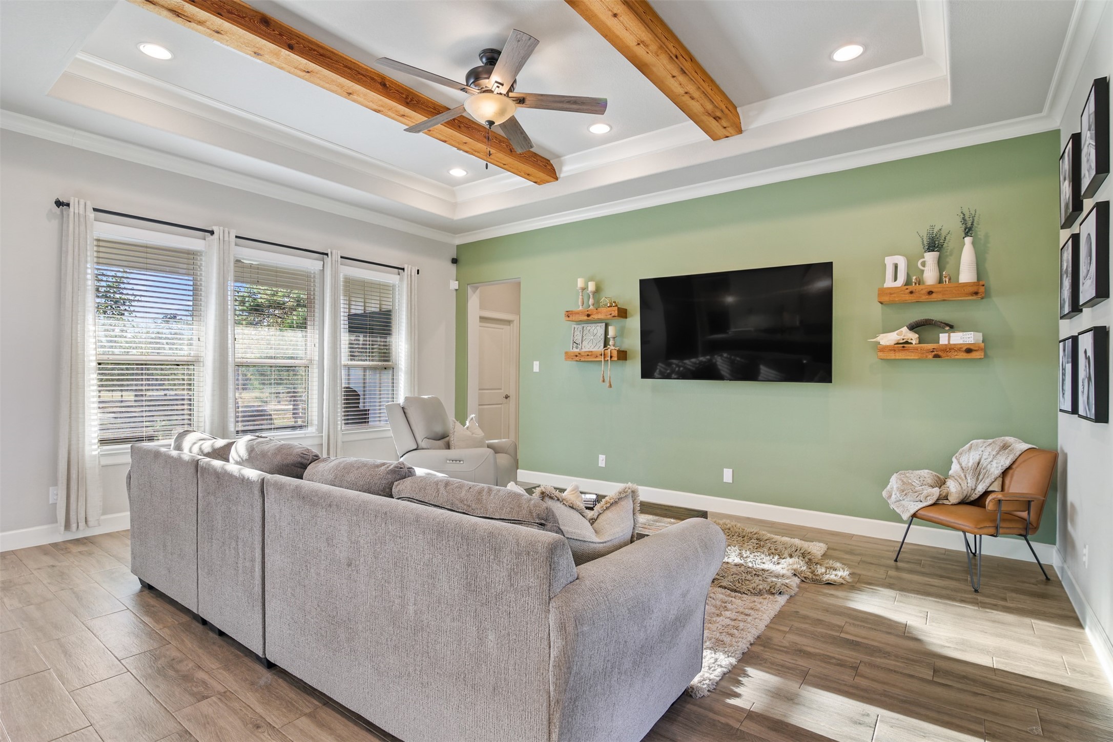 4219 Cross Cut Cleveland, TX 77328 - Photo 5 of 34 a living room with furniture and a flat screen tv