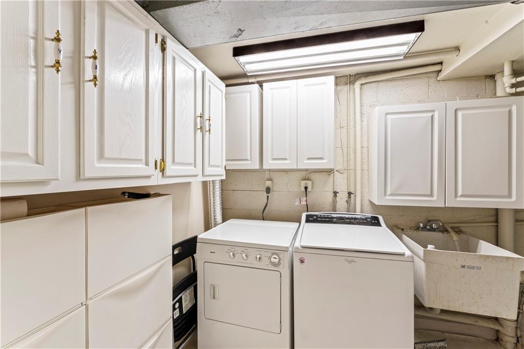 2765 Bingham Drive Pittsburgh, PA 15241 - Photo 20 of 25 a utility room with dryer and washer