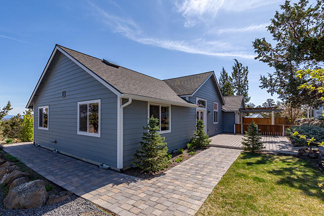 21175 Southwest Gift Road Bend, OR 97703 - Photo 16 of 26 Image15_SideExt
