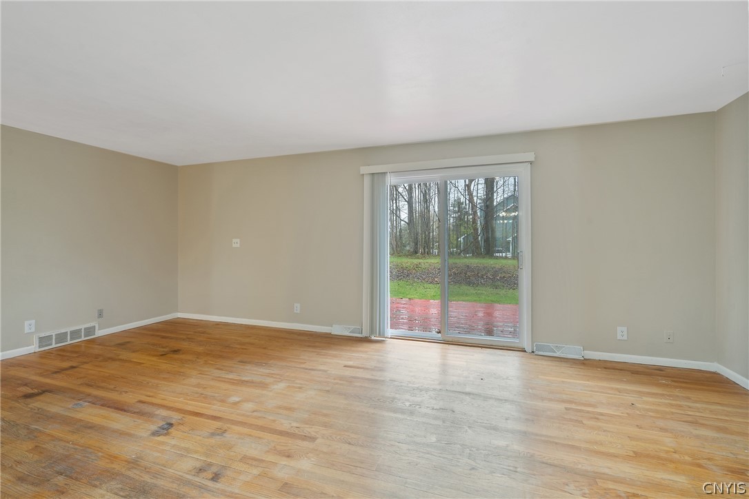 4662 Cleveland Road Onondaga, NY 13215 - Photo 5 of 33