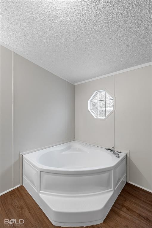 171 7 Pines Road Benton, LA 71006 - Photo 20 of 39 a spacious bathroom with a bathtub and chandelier