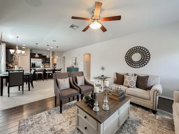 $2,050 | 5610 Casa Martin Drive, Katy, TX 77449