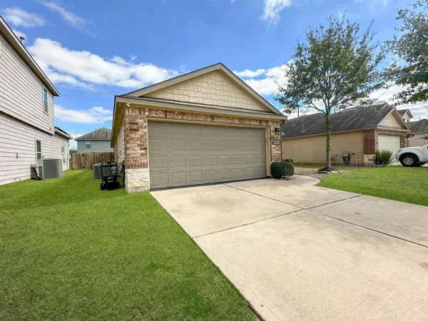 $2,050 | 5610 Casa Martin Drive, Katy, TX 77449
