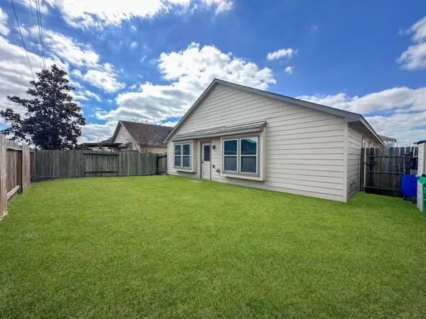 $2,050 | 5610 Casa Martin Drive, Katy, TX 77449