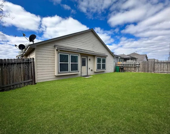 $2,050 | 5610 Casa Martin Drive, Katy, TX 77449