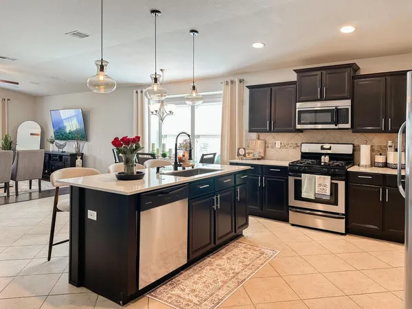 $2,050 | 5610 Casa Martin Drive, Katy, TX 77449