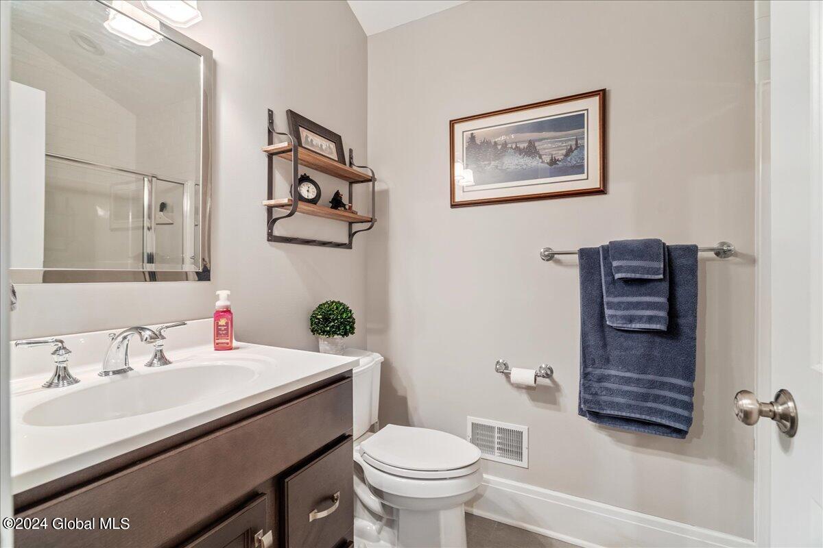 31 Abbey Road Bethlehem, NY 12054 - Photo 24 of 32 32-31 ABBEY-38