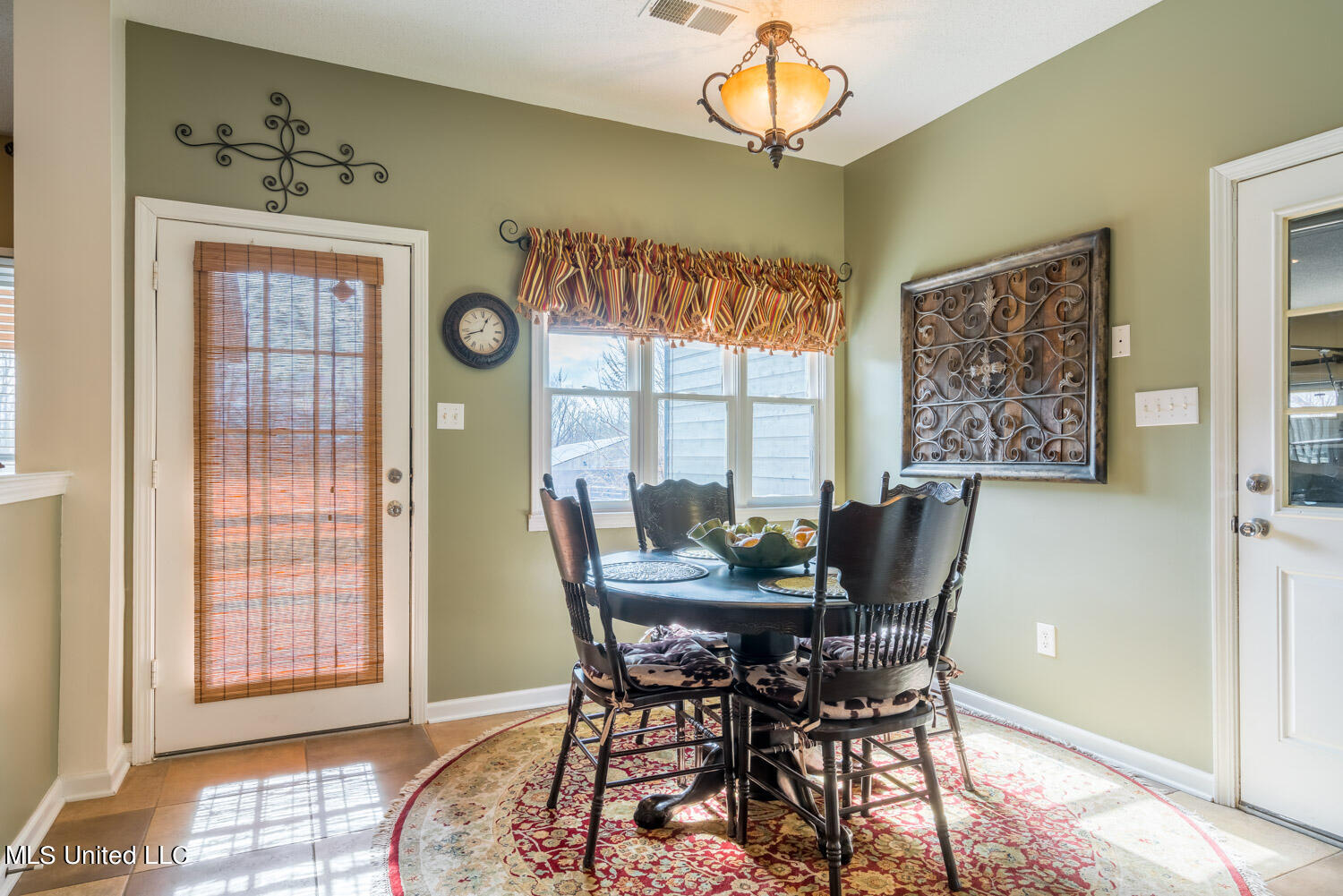 2968 Lyles Road Senatobia, MS 38668 - Photo 17 of 43 Breakfast Area