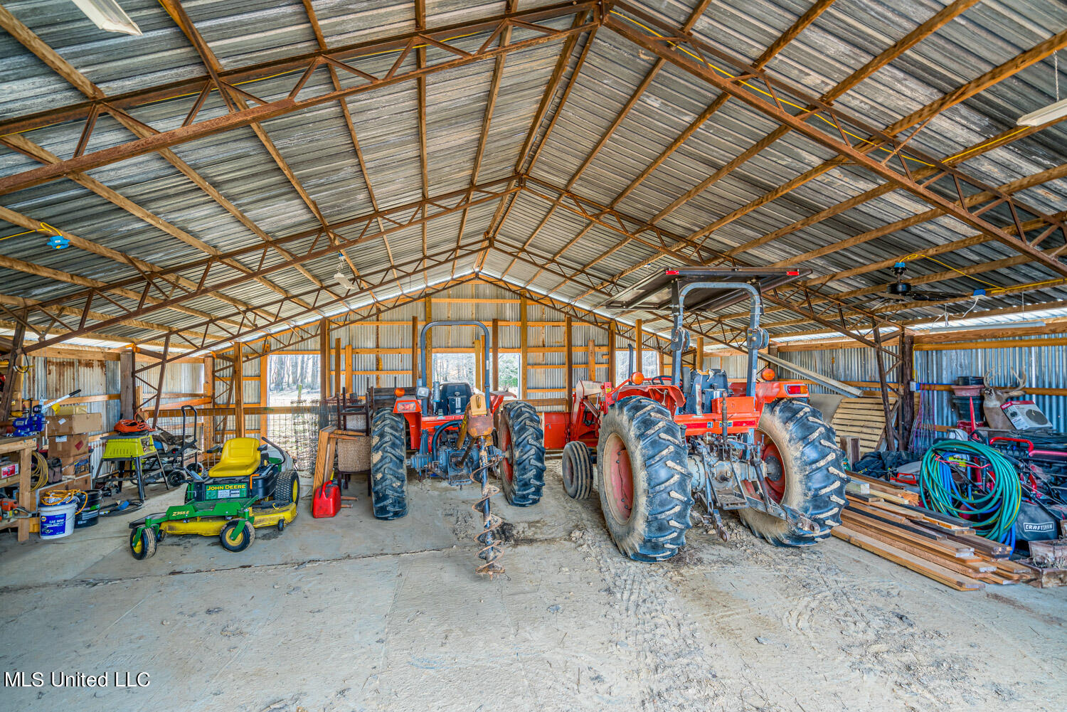 2968 Lyles Road Senatobia, MS 38668 - Photo 35 of 43 Interior Barn View