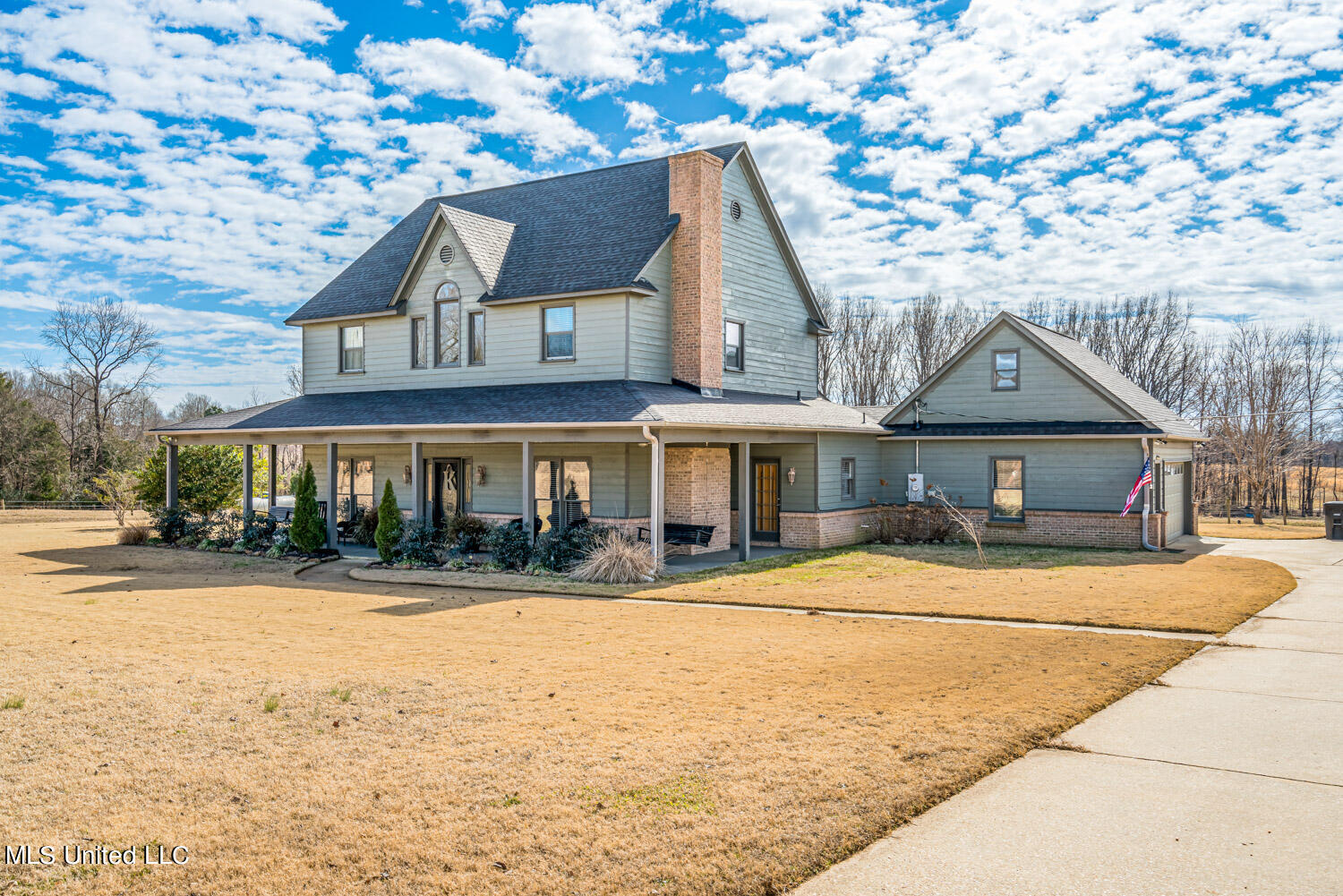 2968 Lyles Road Senatobia, MS 38668 - Photo 7 of 43 Wrap-Around Porch