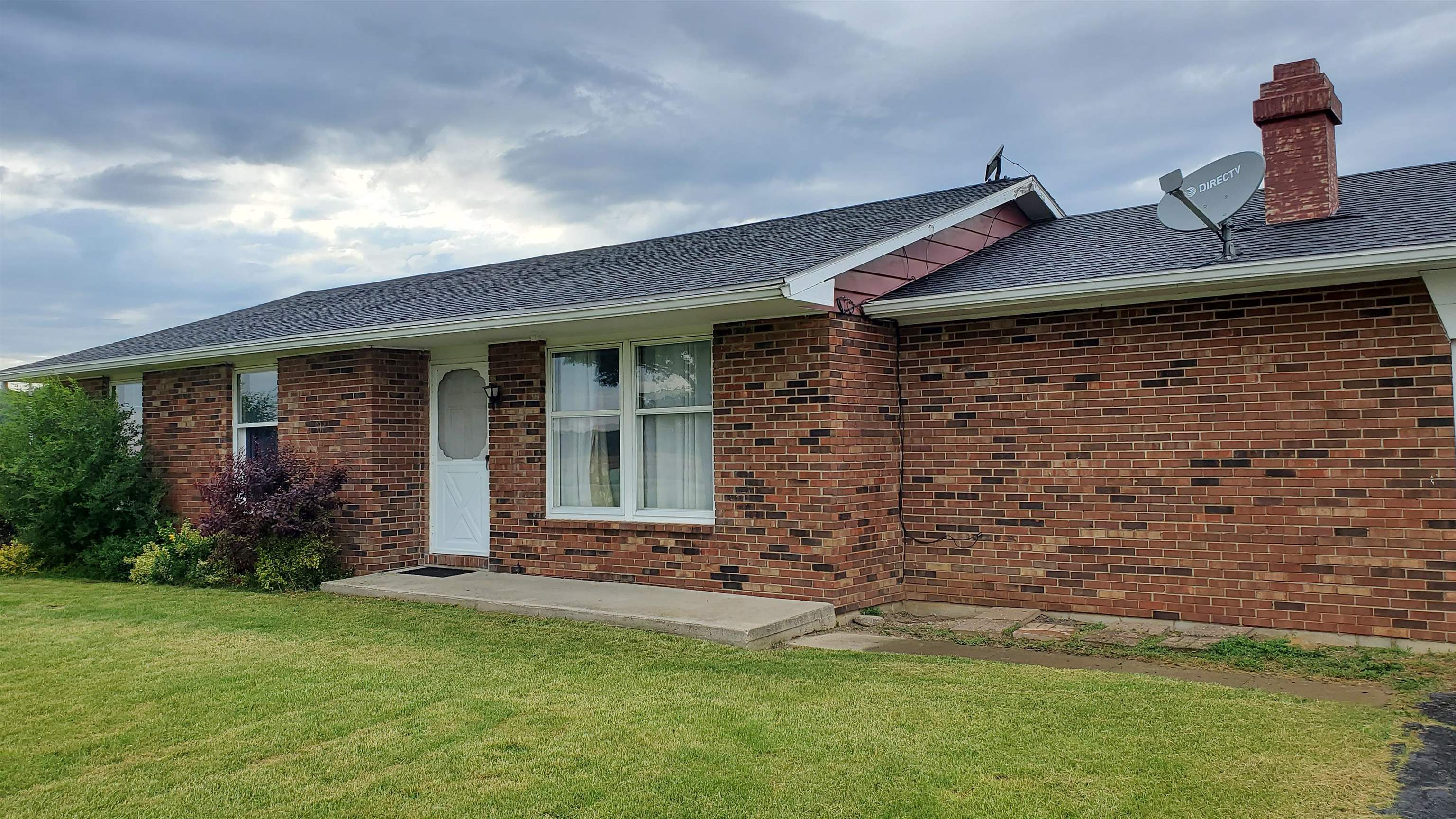 15107 East Tillman Road Fort Wayne, IN 46816 - Photo 2 of 10