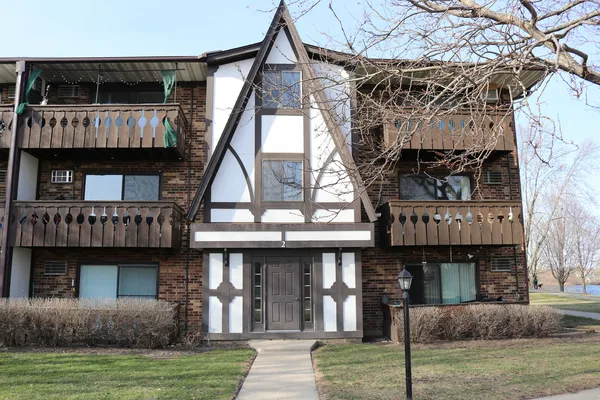 $1,900 | 2 Timber Lane, Unit 17, Vernon Hills, IL 60061