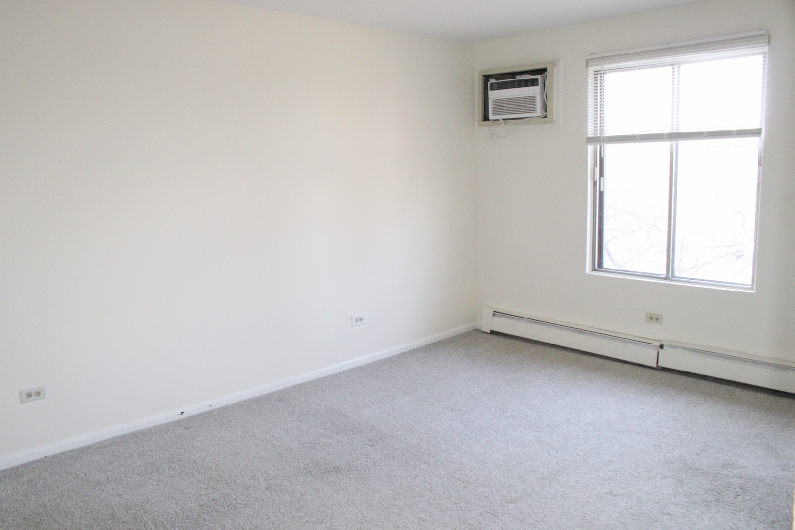 2 Timber Lane, Unit 17 Vernon Hills, IL 60061 - Photo 11 of 28 an empty room with a window