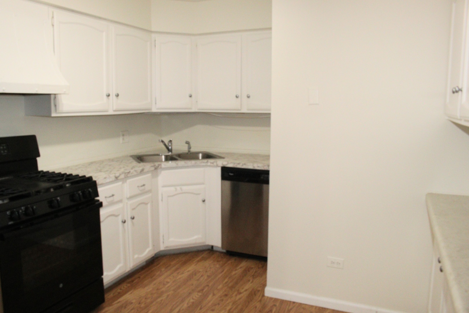 2 Timber Lane, Unit 17 Vernon Hills, IL 60061 - Photo 12 of 28 a kitchen with a sink and cabinets