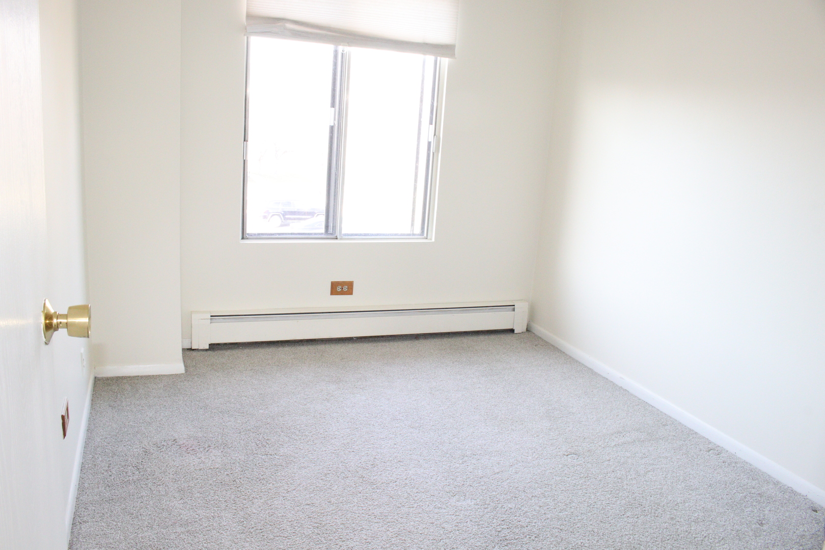 2 Timber Lane, Unit 17 Vernon Hills, IL 60061 - Photo 6 of 28 a view of room and window